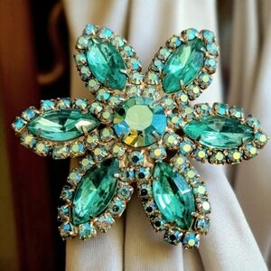 Striking Vintage Sparkling Teal Green Gemstone Brooch